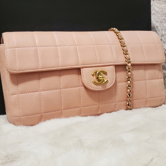 CHANEL Handbags - Authentic Chanel Chocolate Bar Flap Bag in Pink